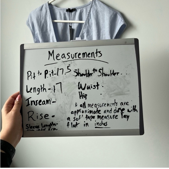 Dynamite linen blend Light Blue Knot Front crop Top NWT size medium - Picture 8 of 8